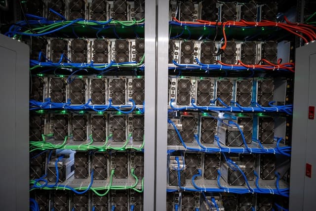 Bitcoin Mining Giants Deposit $150M to Bitmain Rivals Since Q2