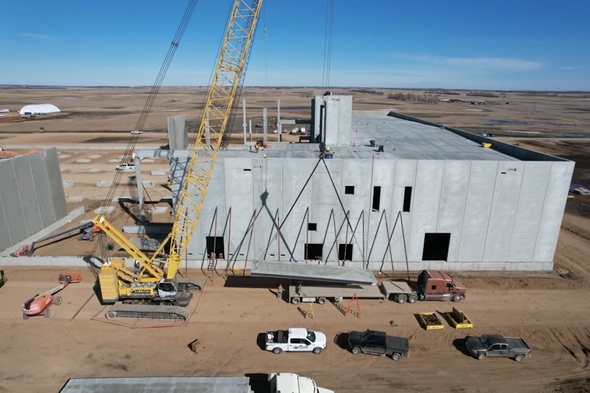 Applied Digital Shares Surge 40% on 250 MW AI Lease with CoreWeave