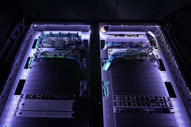 IREN Cofounders Cash Out $66M as Stock Hits Record High